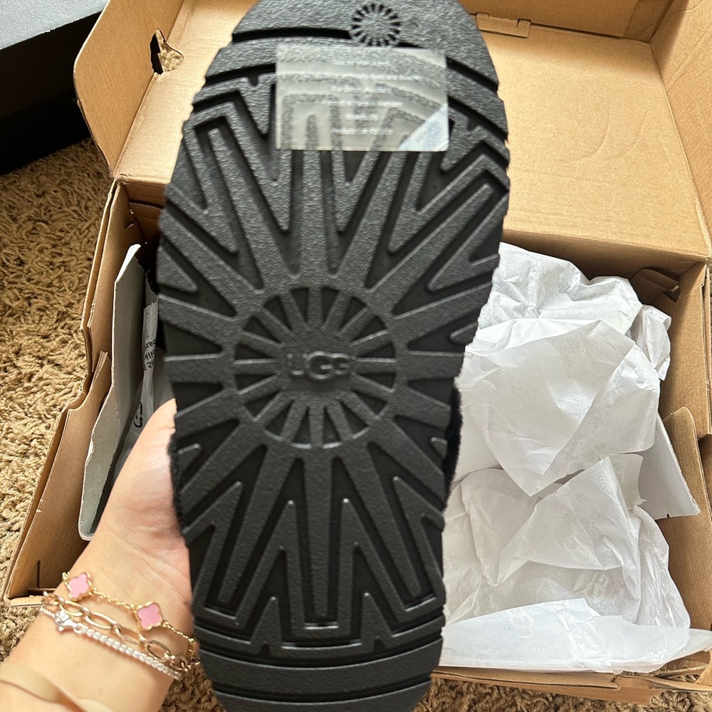 uggs - Picture 2 of 3